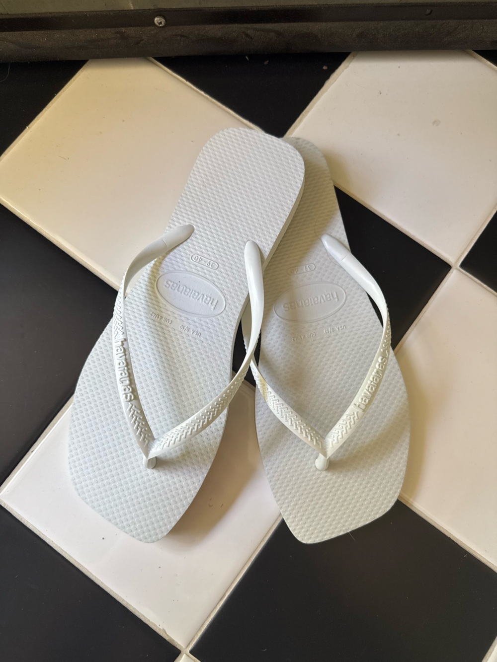 Havaianas White Rubber Square Toe Flip Flops